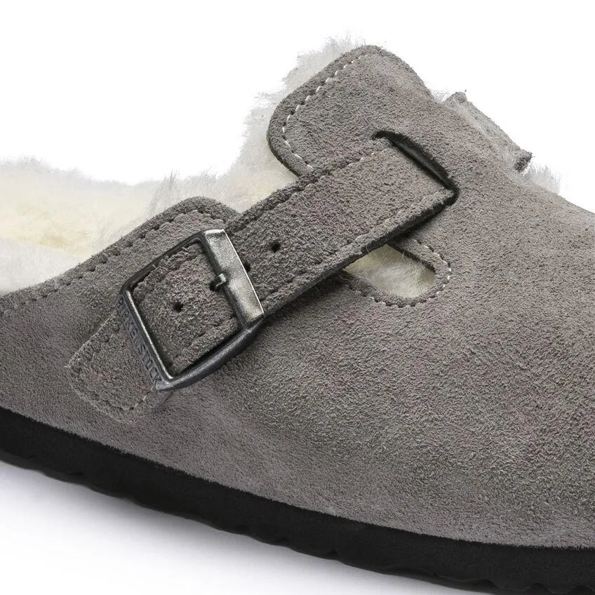 Birkenstock Boston Femme en Daim avec Doublure en Shearling et Pièce de Monnaie Pierre