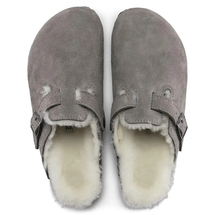 Birkenstock Boston Femme en Daim avec Doublure en Shearling et Pièce de Monnaie Pierre