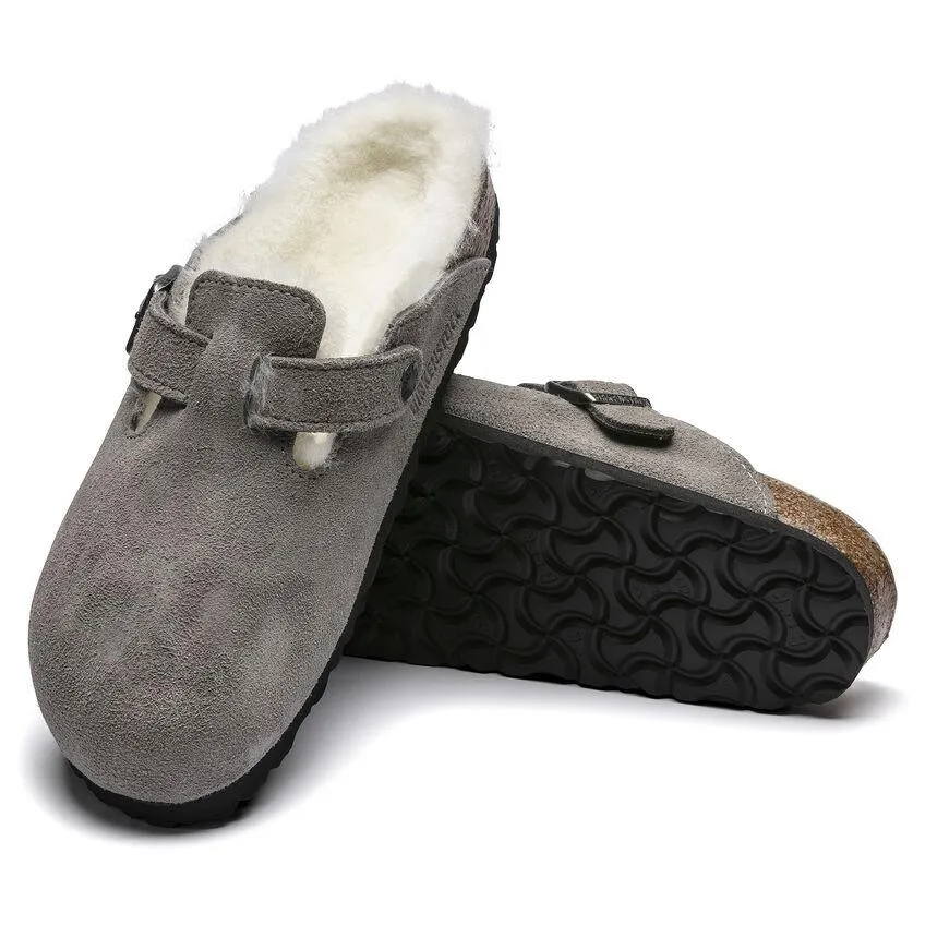 Birkenstock Boston Femme en Daim avec Doublure en Shearling et Pièce de Monnaie Pierre
