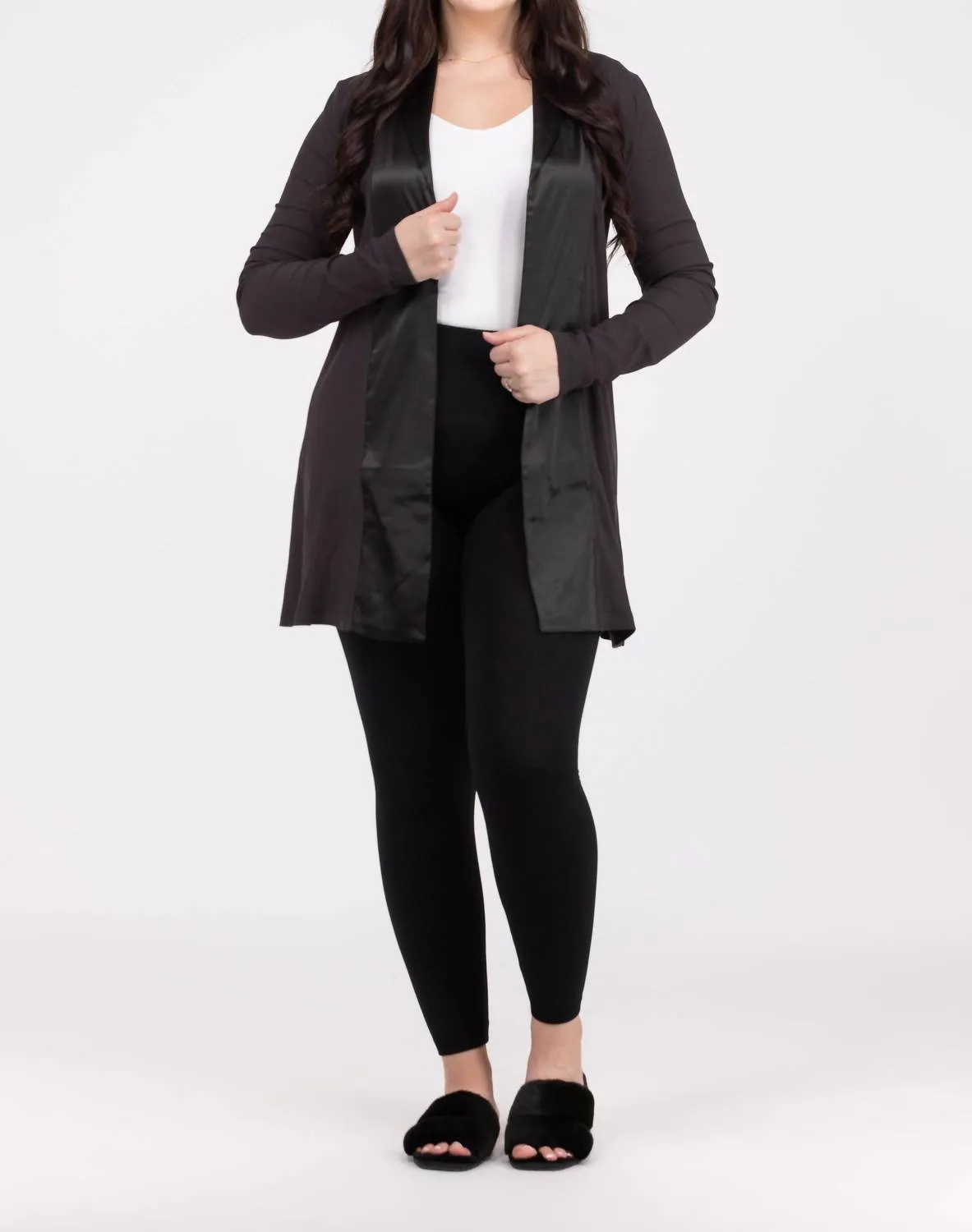 Robe Classique en Satin avec Bordure en Noir