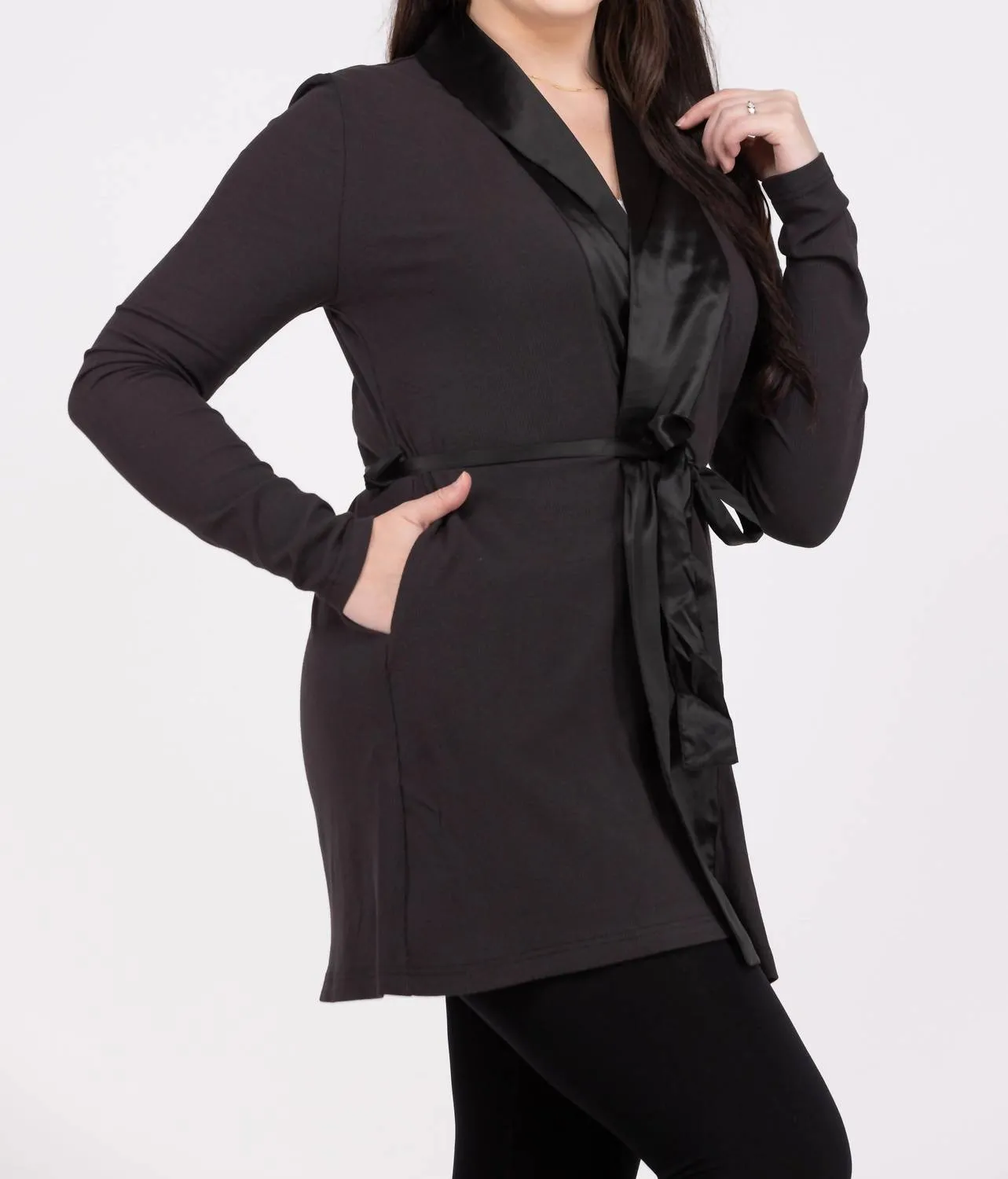Robe Classique en Satin avec Bordure en Noir