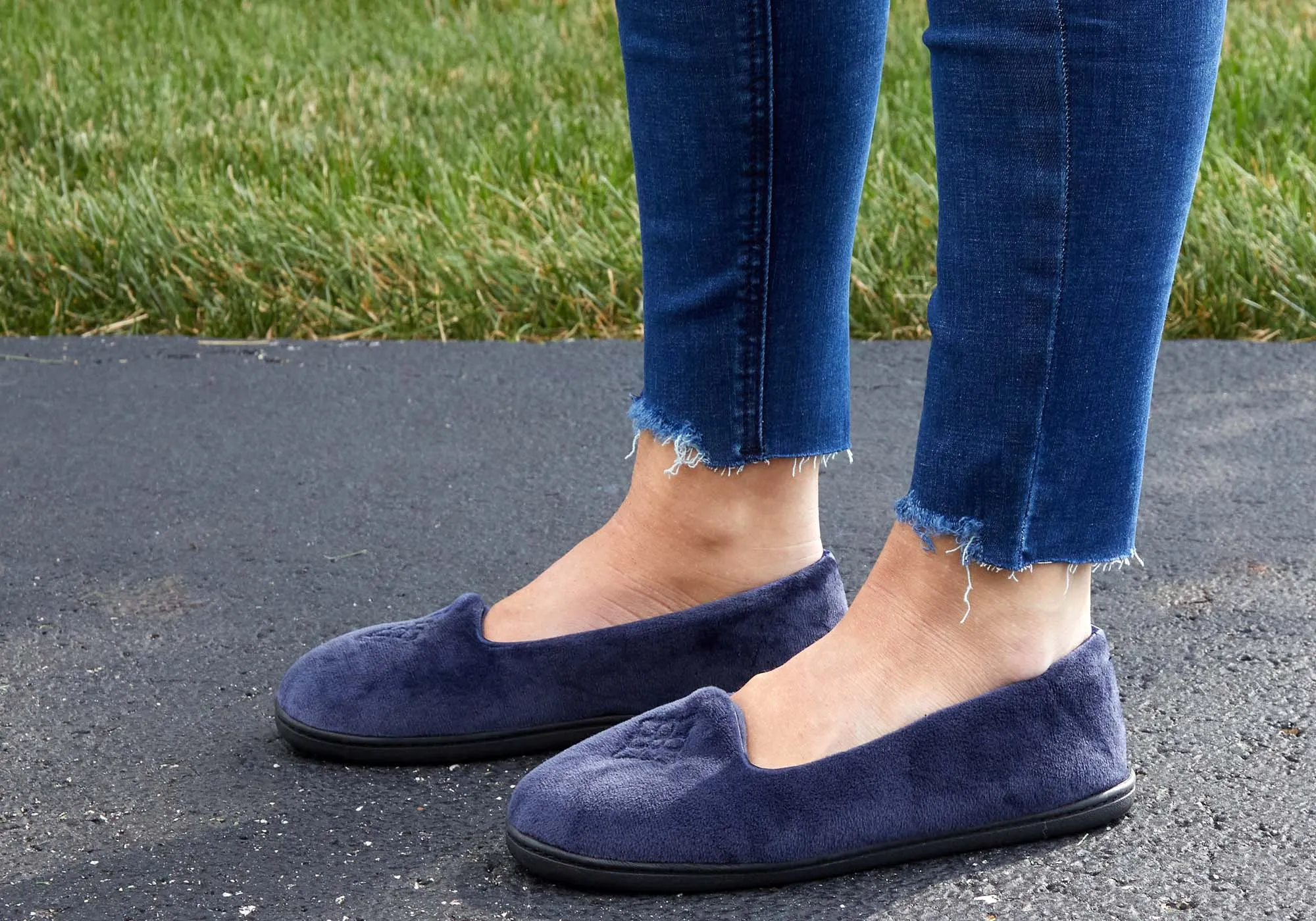 Dearfoams Chaussons pour Femmes Rebecca en Microfibre Velours Largeur Large