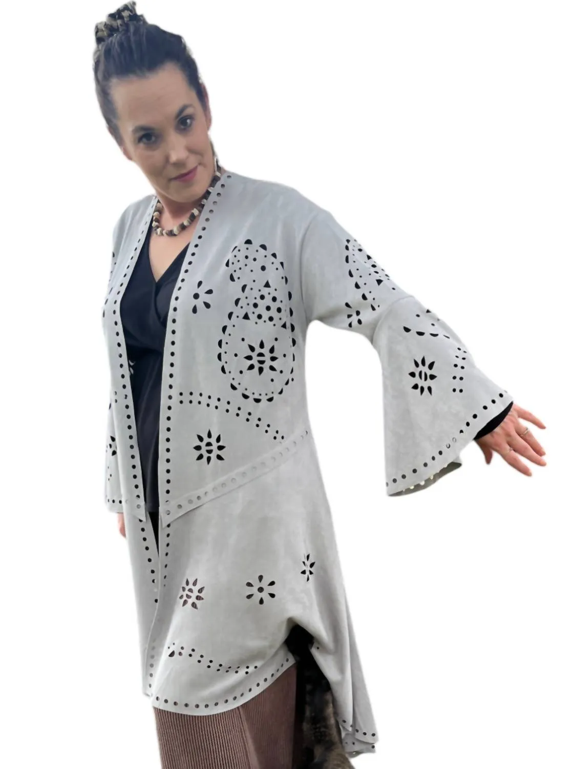 Cardigan long à découpe laser en gris