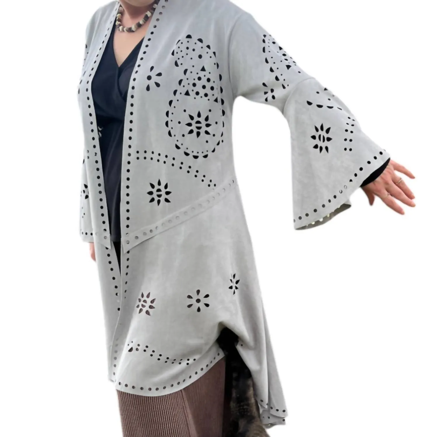 Cardigan long à découpe laser en gris