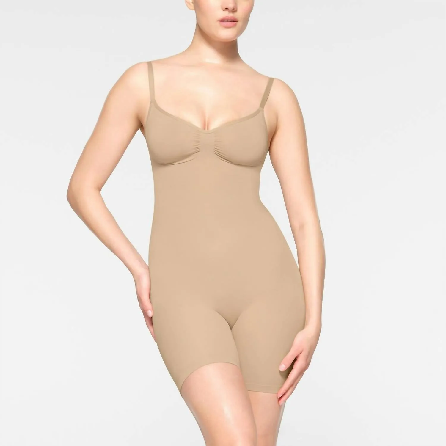 Combinaison Sans Coutures Sculptée Dos Nu Mi-Cuisse En Argile