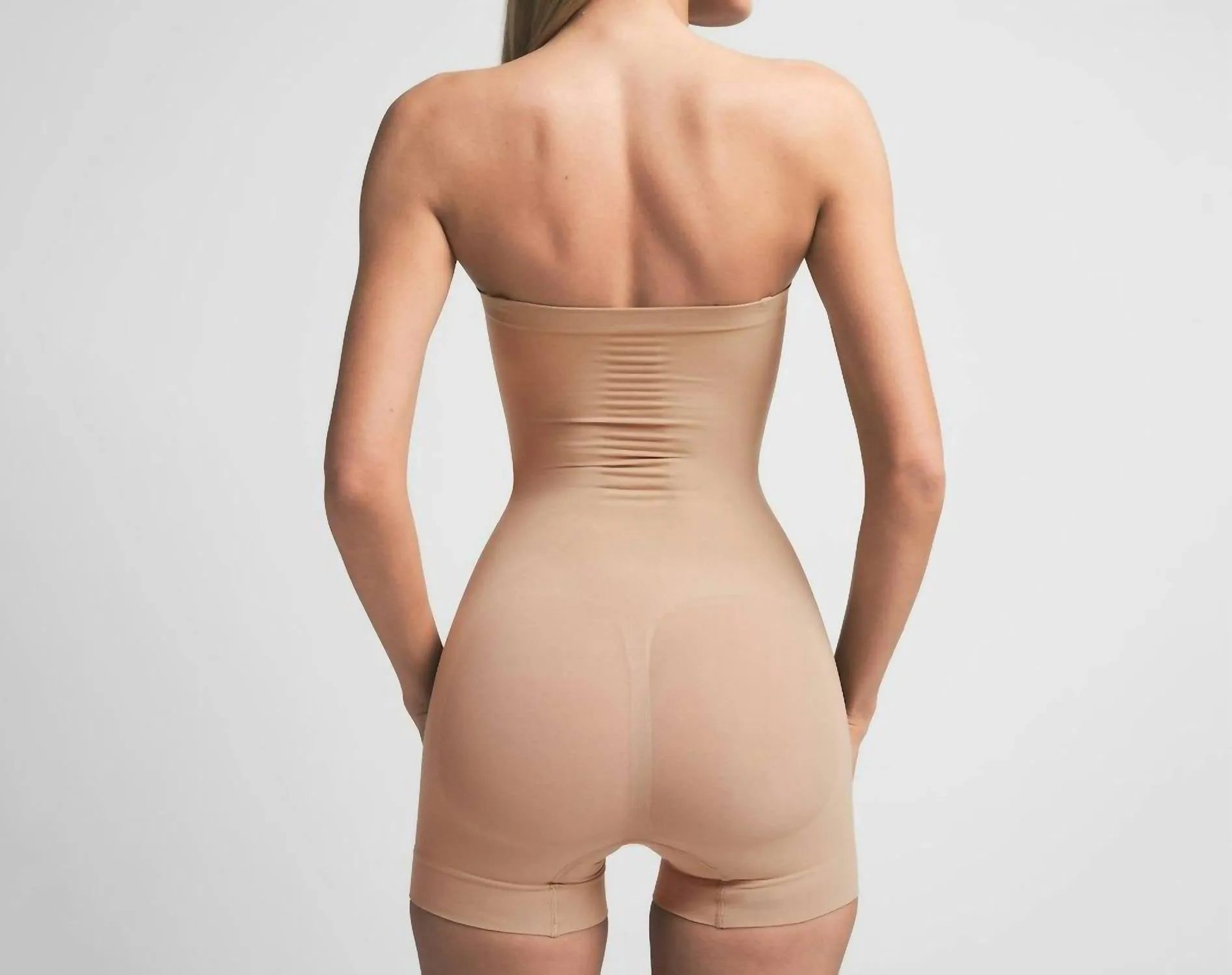 Body strapless court sculptant sans coutures en argile
